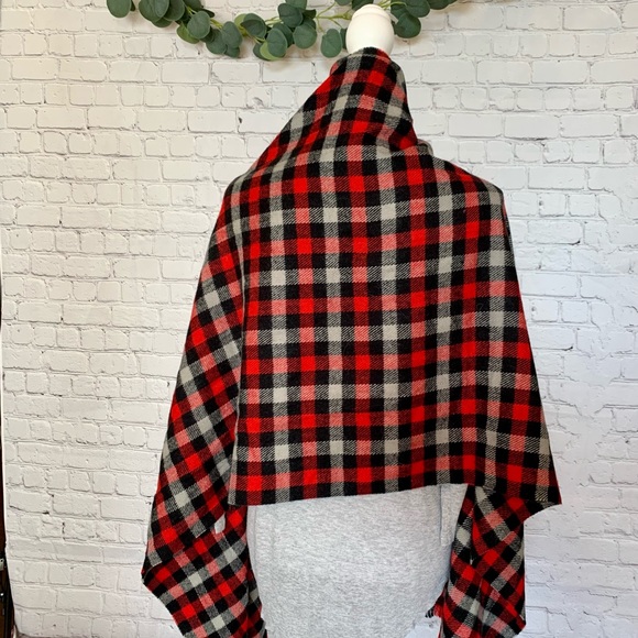 Cozy oversized scarf from the Gap black red and ivory plaid - Picture 5 of 9